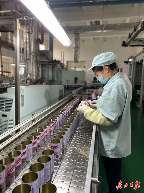 武汉娃哈哈八宝粥智能化生产线。长江日报记者  摄